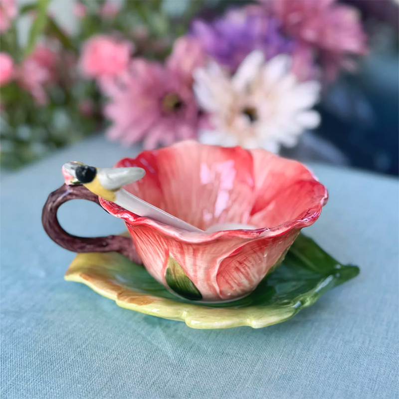 Coffee Or Tea Please - Keramik-Blumen-Kaffeetasse mit Untertasse und Löffel. Exquisiter